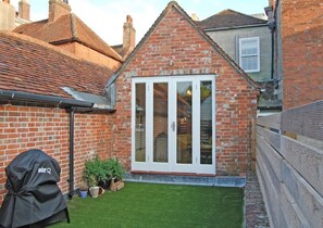 �المنشأة من الخارج