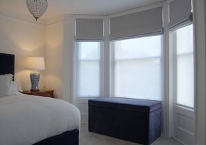 2 bedrooms, desk, iron/ironing board, internet - Beaufort House, Lymington Town Centre (Lymington)