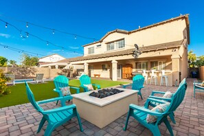 Outdoor dining - Big House, No Worries. Gilbert's Greatest 10ppl (Gilbert)