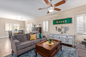TV, fireplace, music library, video library - Big House, No Worries. Gilbert's Greatest 10ppl (Gilbert)