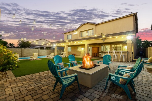 Terrace/patio - Big House, No Worries. Gilbert's Greatest 10ppl (Gilbert)