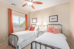 5 Schlafzimmer, Bügeleisen/Bügelbrett, kostenloses WLAN, Bettwäsche