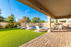 Pool - Big House, No Worries. Gilbert's Greatest 10ppl (Gilbert)