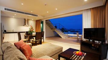 Suite, Private Pool | Living area