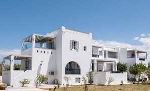 Front of property - Sea Lilies Suites (Naxos)