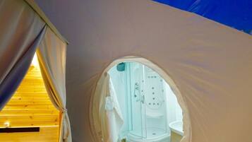 1 bedroom, hypo-allergenic bedding, desk, free WiFi