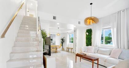 Casa Verde | Design District |5BR| Hot Tub