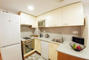Private kitchen - Deluxe Apartment RM4 (Girona)