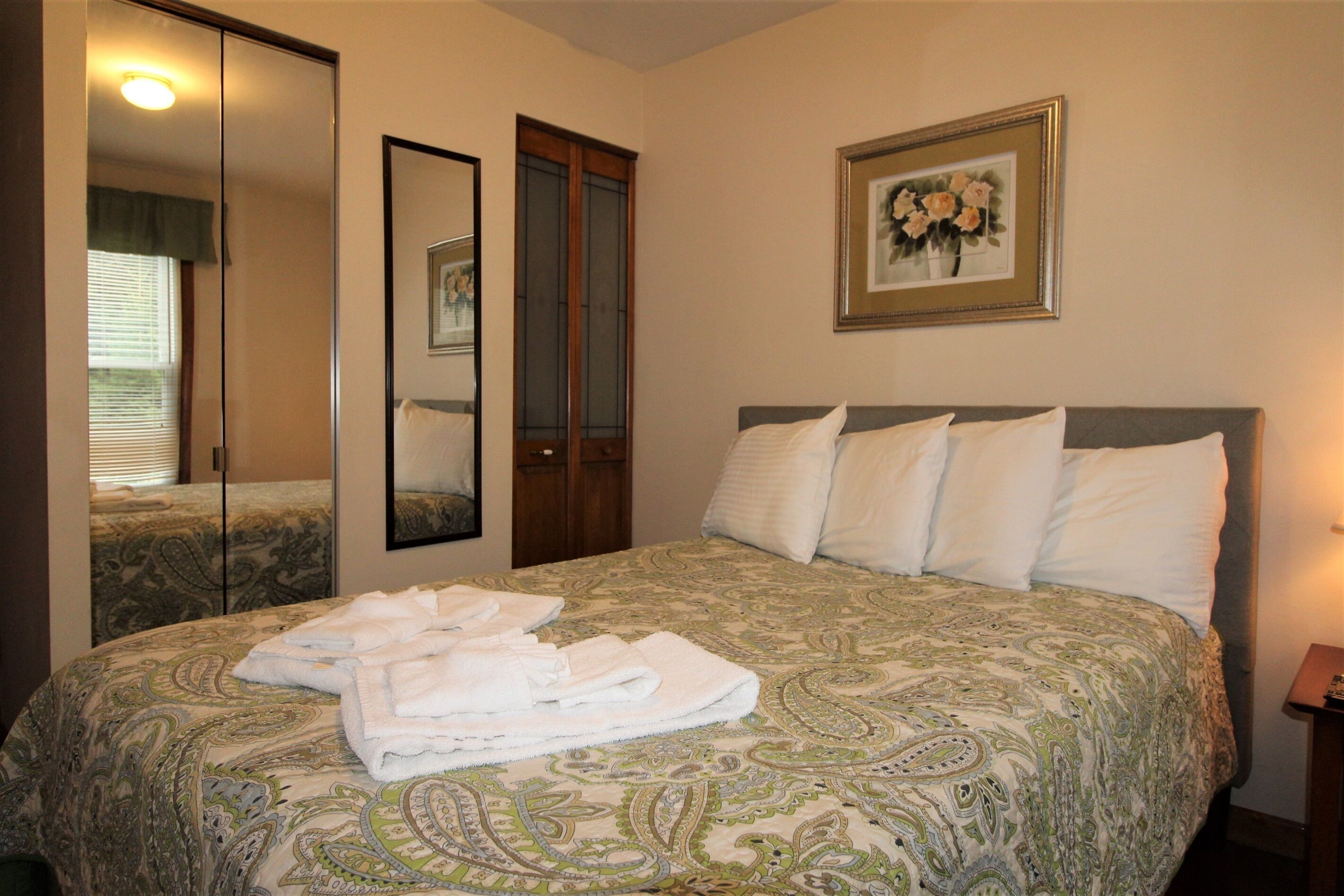 5 bedrooms, desk, iron/ironing board, free WiFi