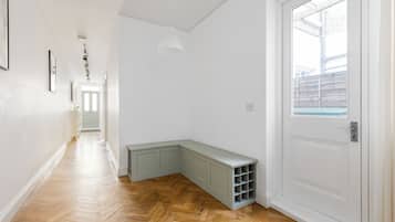 Apartment | Living area | 32-inch TV with cable channels, Netflix, streaming services