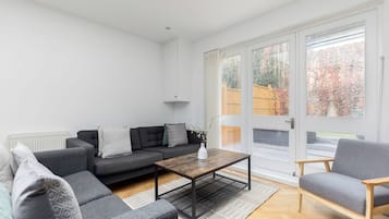 Departamento | Área de sala de estar | Televisión de 32 pulgadas con canales por cable y Netflix