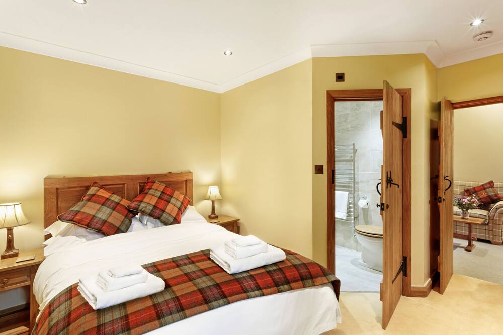 Suite-Luxury-Ensuite with Shower-The Ainsty