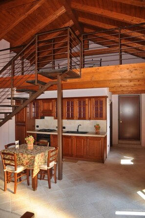 Frigorifero, forno, piano cottura, lavastoviglie