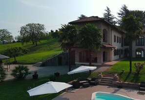 Property grounds - Accommodation 'The Granary' in a renovated late 19th century country house (Piemonte)