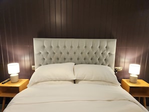 Egyptian cotton sheets, premium bedding, in-room safe, blackout curtains - The Swan - A Colombo Edition Hotel (Ely)