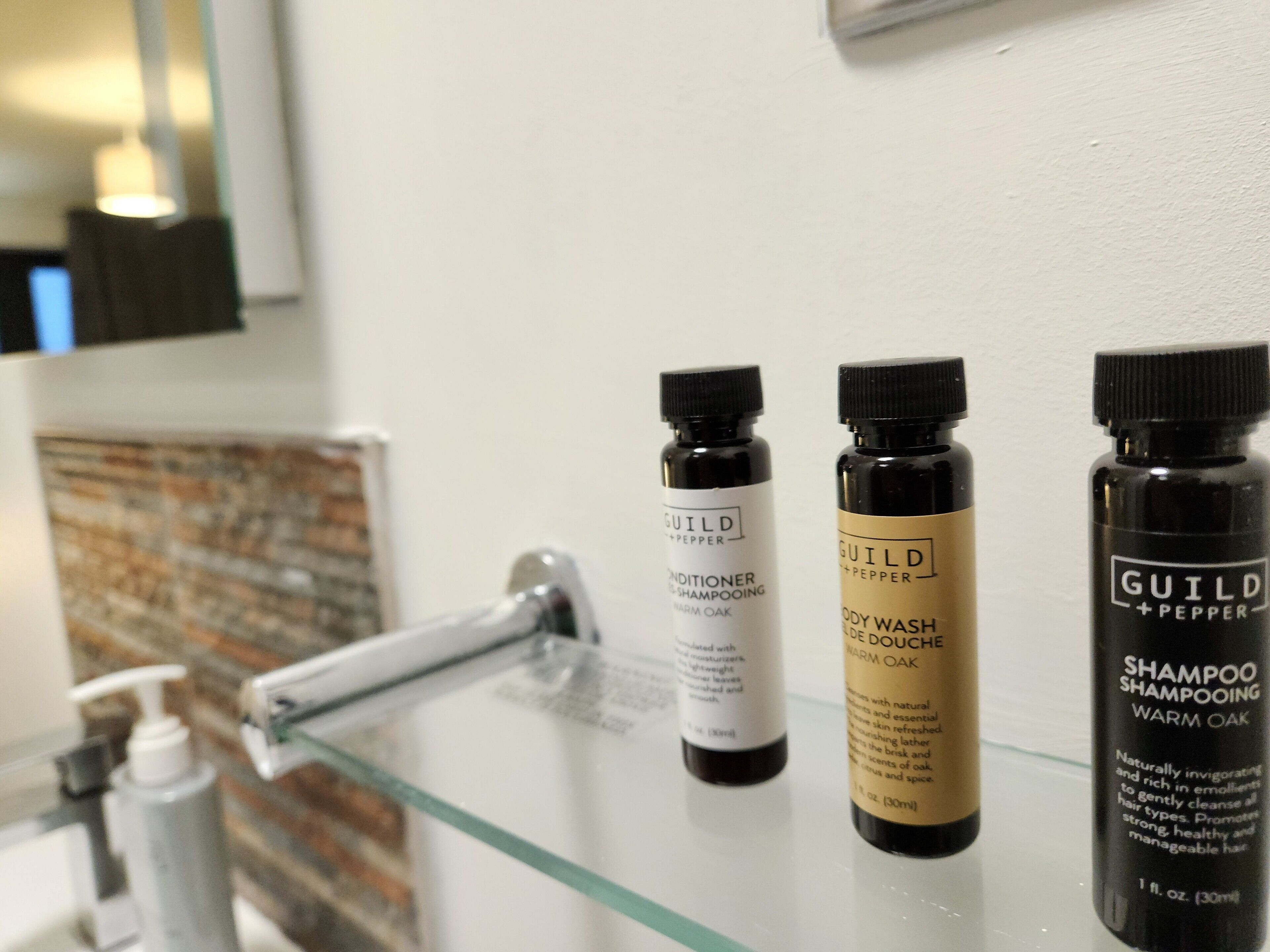 名牌盥洗用品、吹風機、毛巾、肥皂