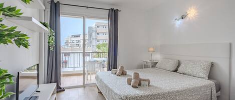 Coffres-forts dans les chambres, fer et planche à repasser