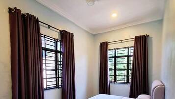 4 Schlafzimmer, Bügeleisen/Bügelbrett, Bettwäsche, Rollstuhlgeeignet