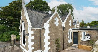 The Gate Lodge - Modern and Period Combined