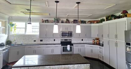 Popular large river home pool, pickelball, basketball, volleyball, nice area