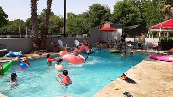 Piscine extérieure