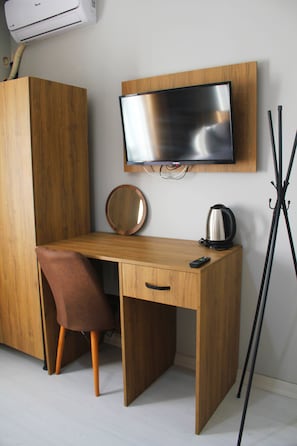 尊荣双人房 | 意大利 Frette 床单、高档床上用品、办公桌、笔记本电脑工作区