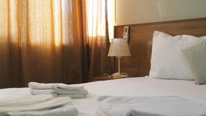 Premium Double Room | Frette Italian sheets, premium bedding, desk, laptop workspace - Karhal Hotel (Edirne)