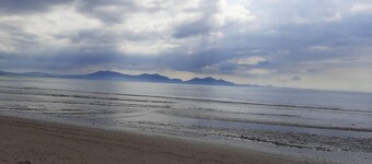 Min yr Afon - Cabin - Sleeps 2 - Hot Tub - Parking