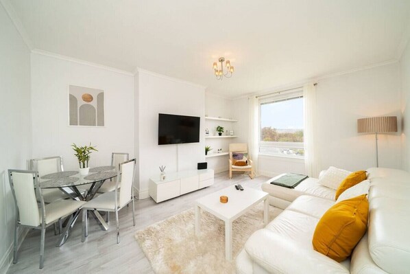 Apartment | 2 bedrooms - Sidlaw View - 3 Bed With Style (Dundee)