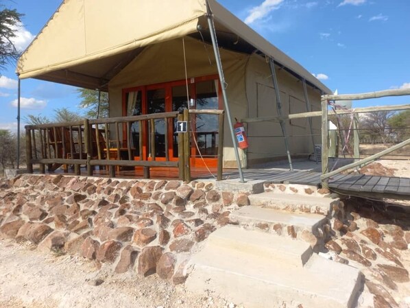 Honeymoon Tent | Iron/ironing board, free WiFi