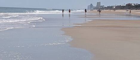 Liegestühle, Strandtücher