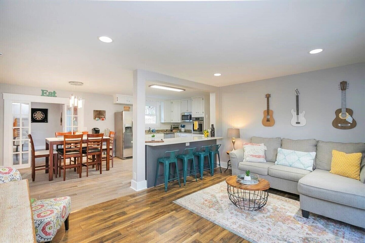 Nashville Vibes 4 bd/2.5 ba, Hot Tub, Game Room