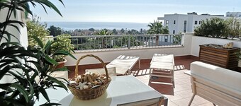 Dona Julia sea and golf view apartment