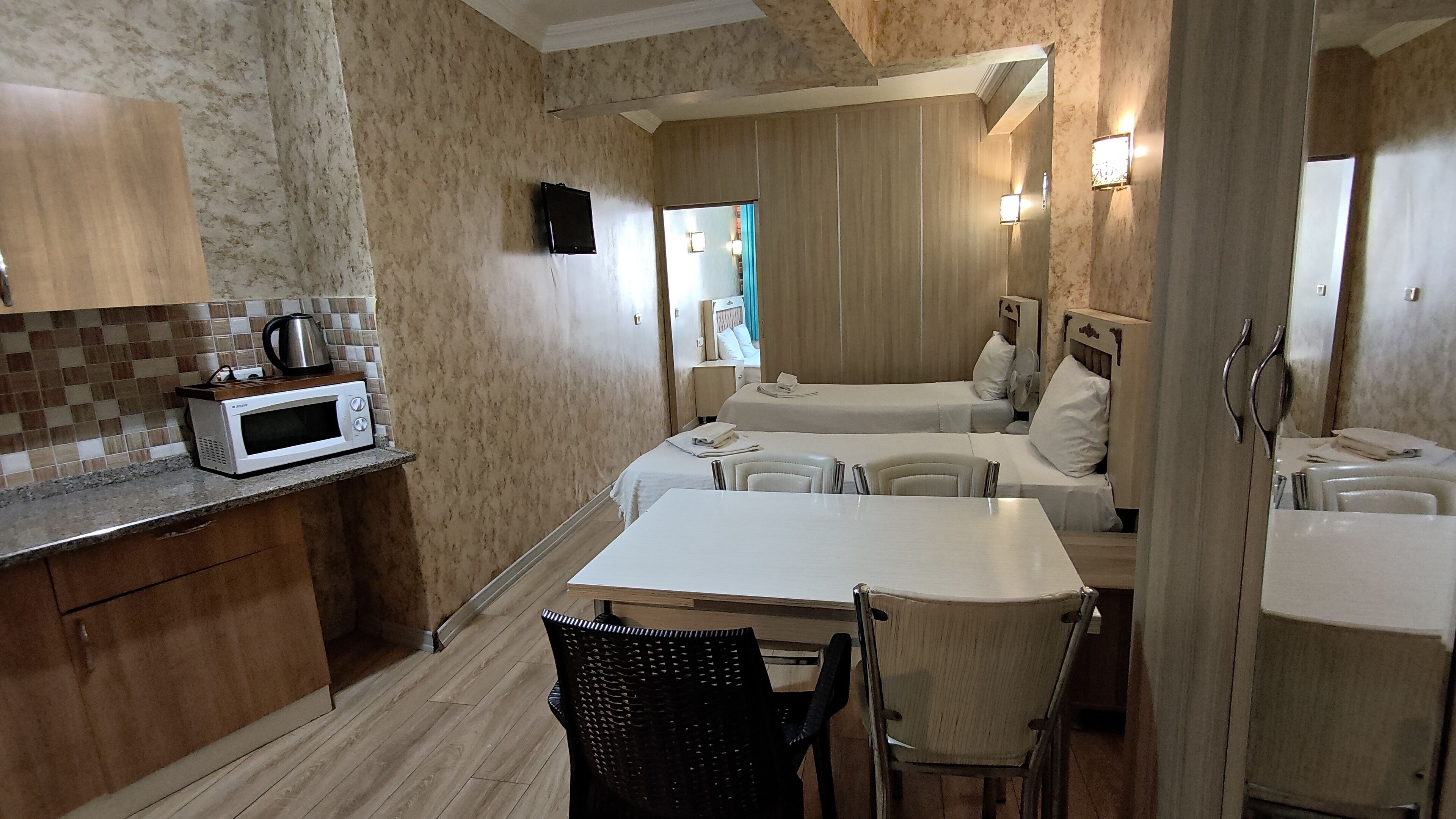 Standard Apartment | Premium bedding, minibar, in-room safe, laptop workspace