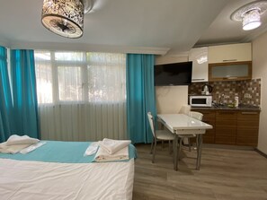 Premium bedding, minibar, in-room safe, laptop workspace - Nuray Hotel (Istanbul)