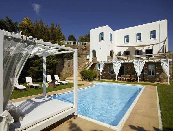 Piscine extérieure