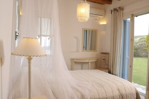 4 bedrooms, in-room safe, desk, iron/ironing board