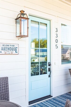 Exterior detail - Blue Bird Cottage at River Rocks Plantation (Guntersville)