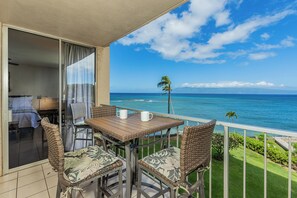 Outdoor dining - Royal Kahana 407! Great location and ocean views! (Lahaina)