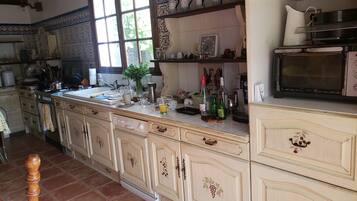 Réfrigérateur, micro-ondes, four, lave-vaisselle