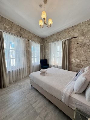Sábanas de algodón egipcio, ropa de cama de alta calidad y minibar 