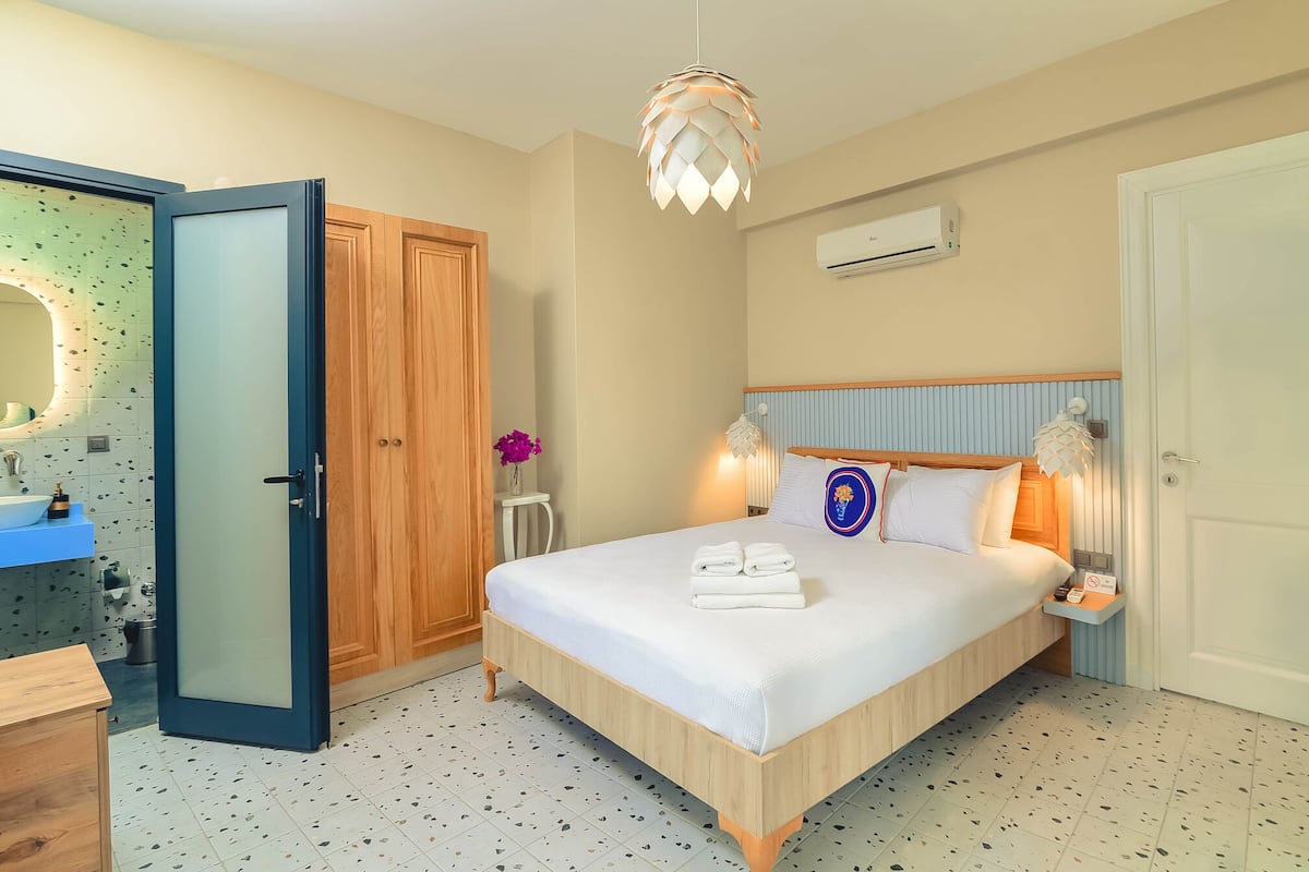 Sábanas de algodón egipcio, ropa de cama de alta calidad y minibar