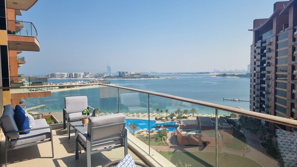 Property grounds - Tiara Residence Emerald 1BR with gorgeous view (Dubai)