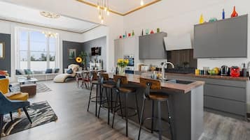 Réfrigérateur, micro-ondes, four, lave-vaisselle