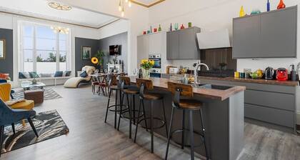 Luxurious 2 Bed Apartment, Free Parking & Netflix