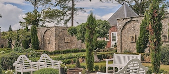 Alium Cottage Gileston Manor