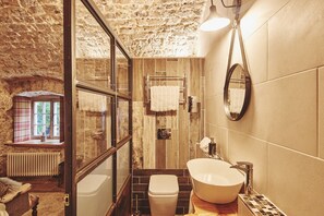 Bathroom - Alium Cottage Gileston Manor (Barry)