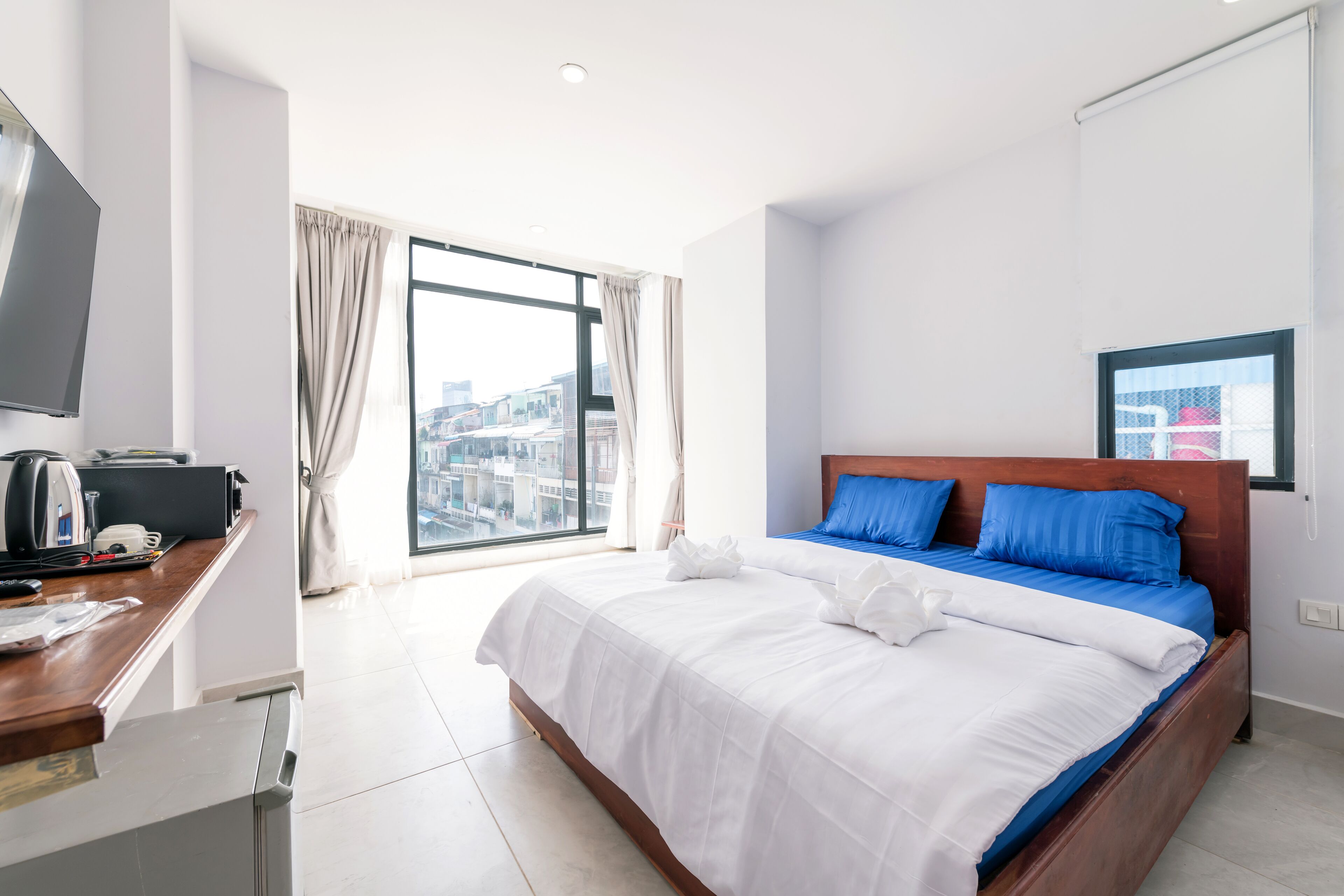 Kamar Double Deluks | Selimut bulu angsa, bantalan ekstra lembut, dan brankas