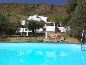 Outdoor pool - Delightful Rural Cottage with pool. (Lubrin)