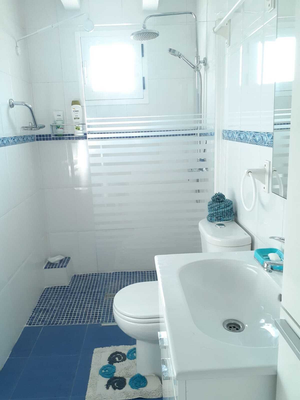 Shower, towels